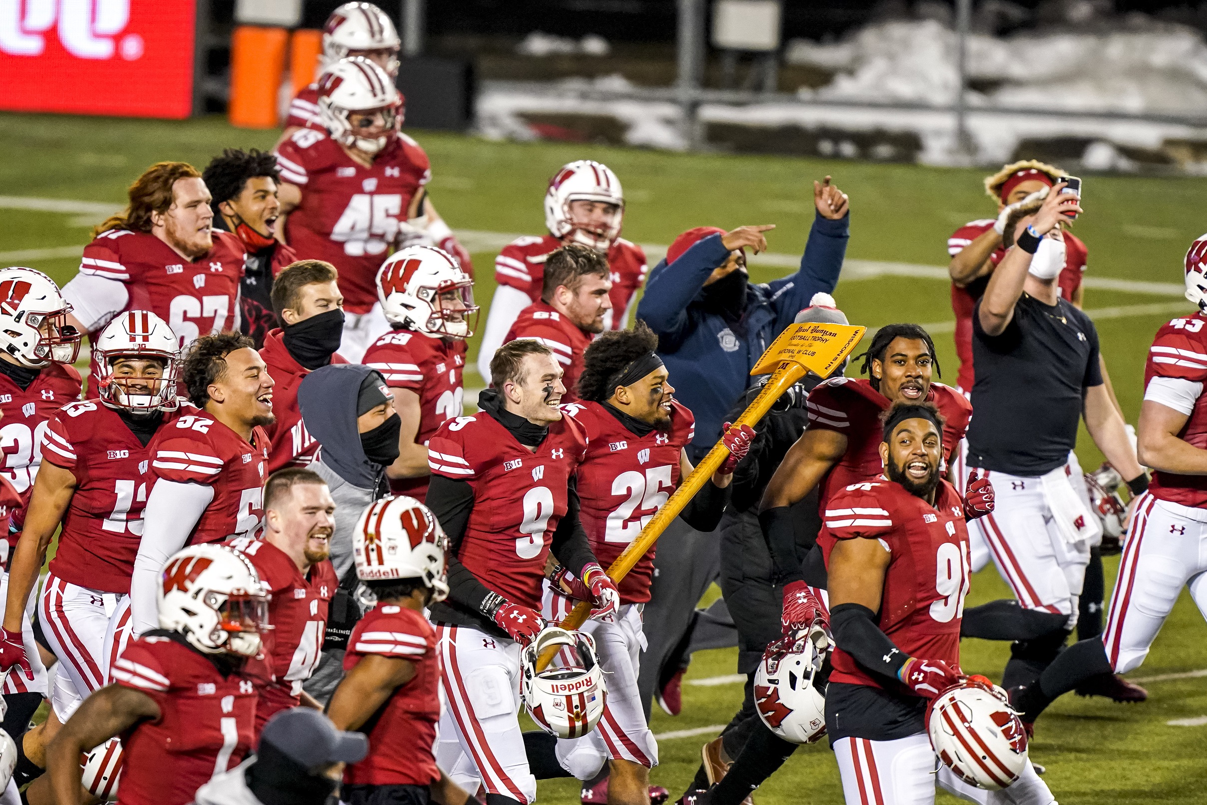 Wisconsin Set To Face Wake Forest In Duke’s Mayo Bowl