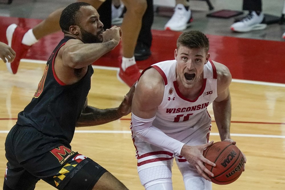 No. 6 Badgers fall to Terps, snapping 15-gm home win streak