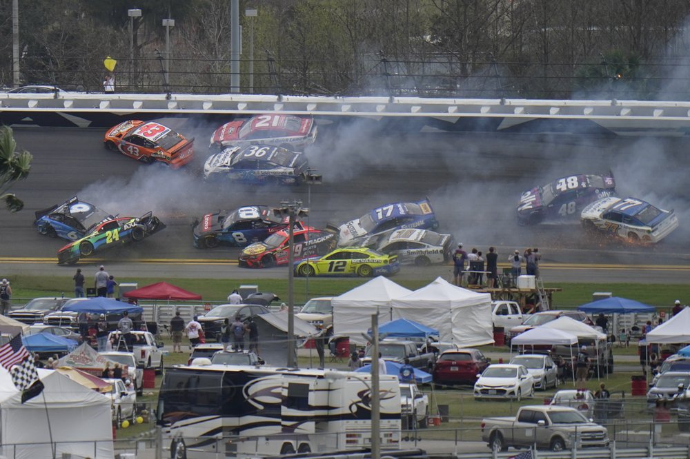 Column: Wrecking isn’t racing, makes for messy Daytona 500