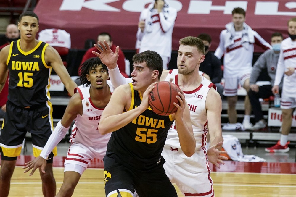 Davis shoots just 1 of 9, as Badgers lose to No. 11 Iowa