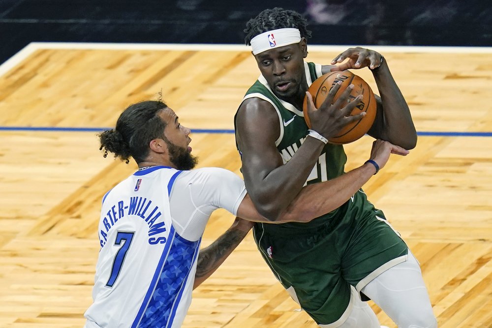 Holiday eager to help Milwaukee take next step in playoffs