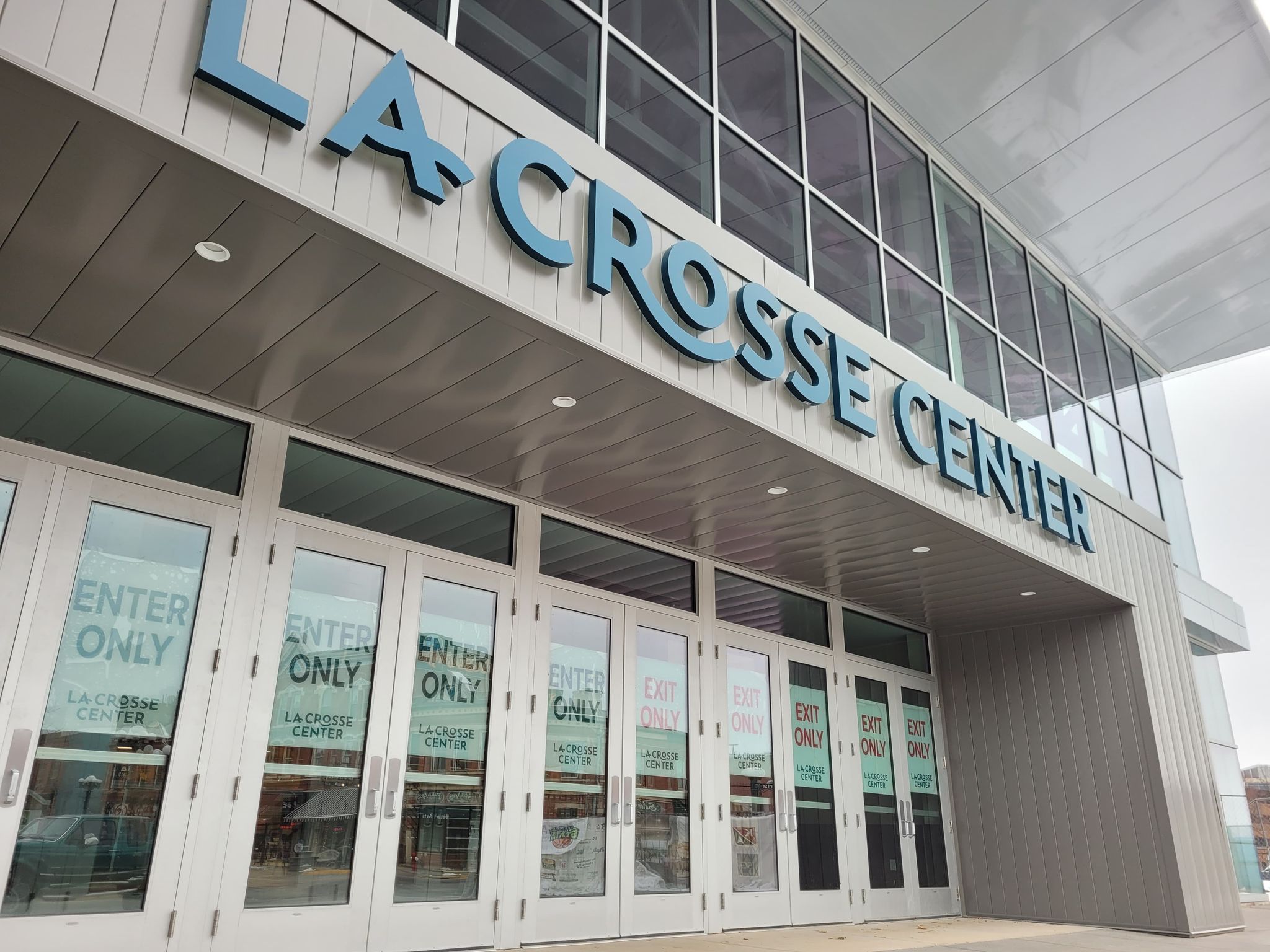 La Crosse Center to host first-ever WIAA girls wrestling state tournament Saturday