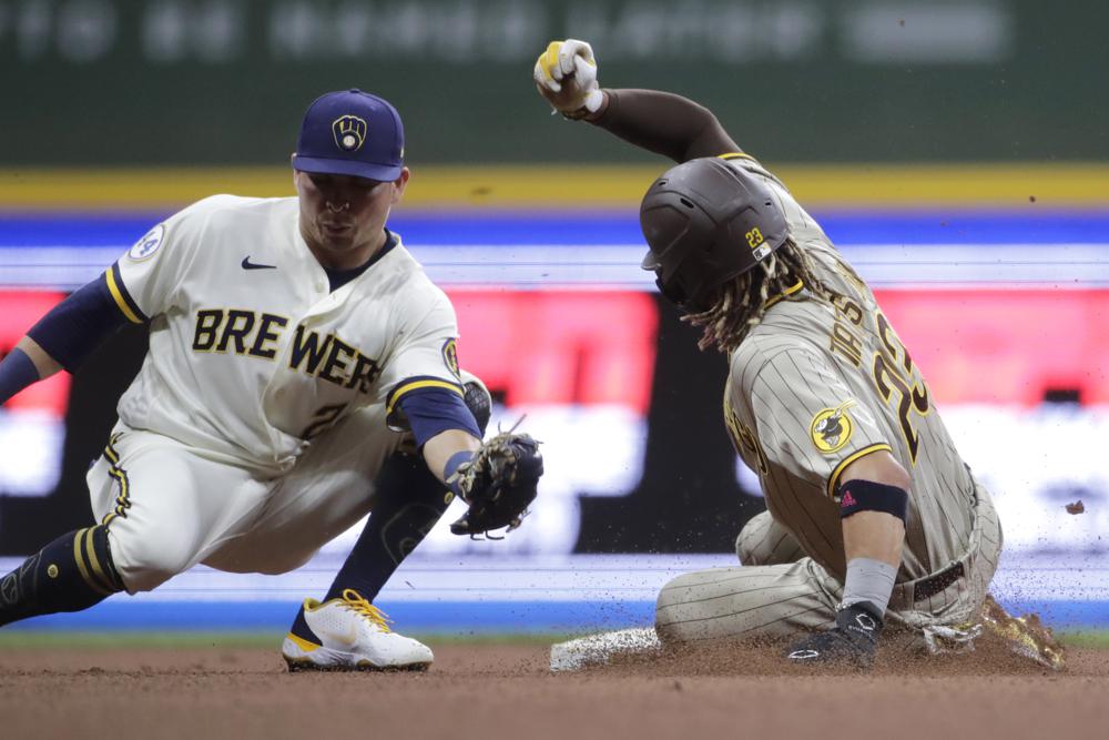 Musgrove sharp, Padres steal 6 bases in 7-1 win over Brewers