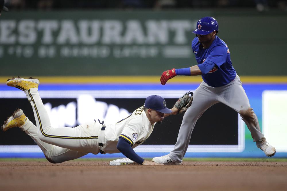 Woodruff excels, Brewers edge Cubs 2-1 for 7th straight win