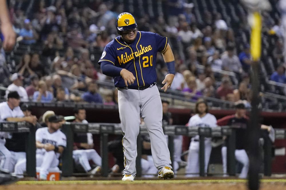 WATCH: Vogelbach somehow hobbles home, Peralta fans 10 as Brewers shutout Diamondbacks