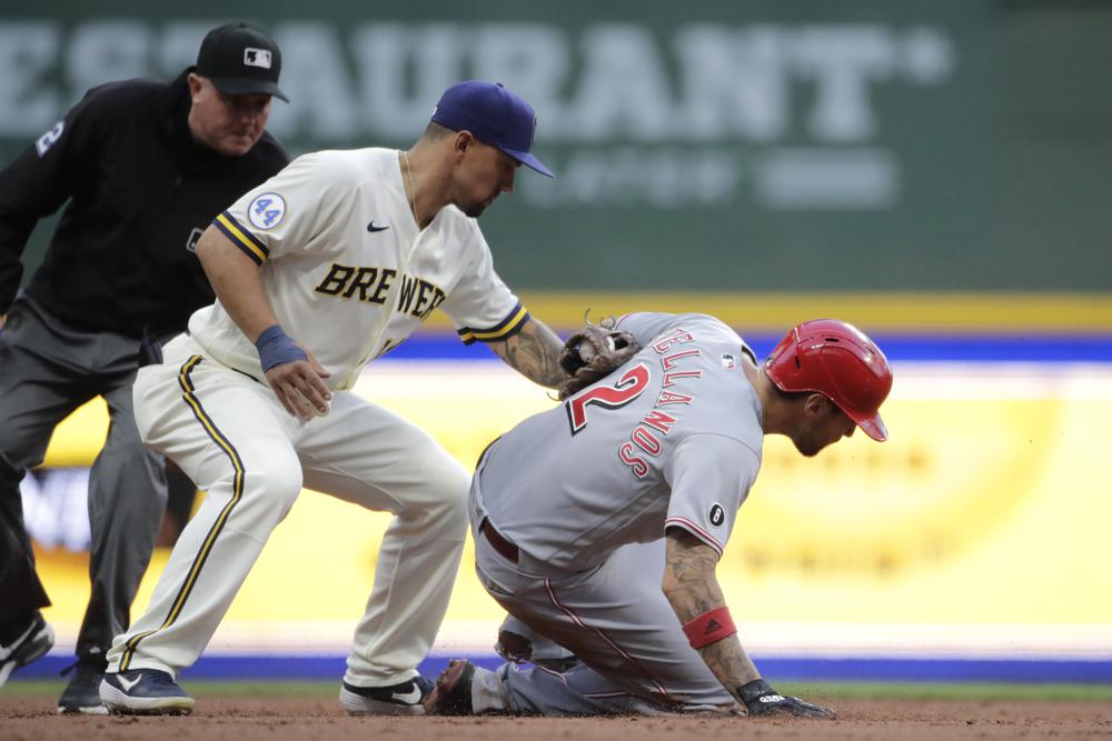 Reds cool off Brewers 10-2 to earn 4th straight victory