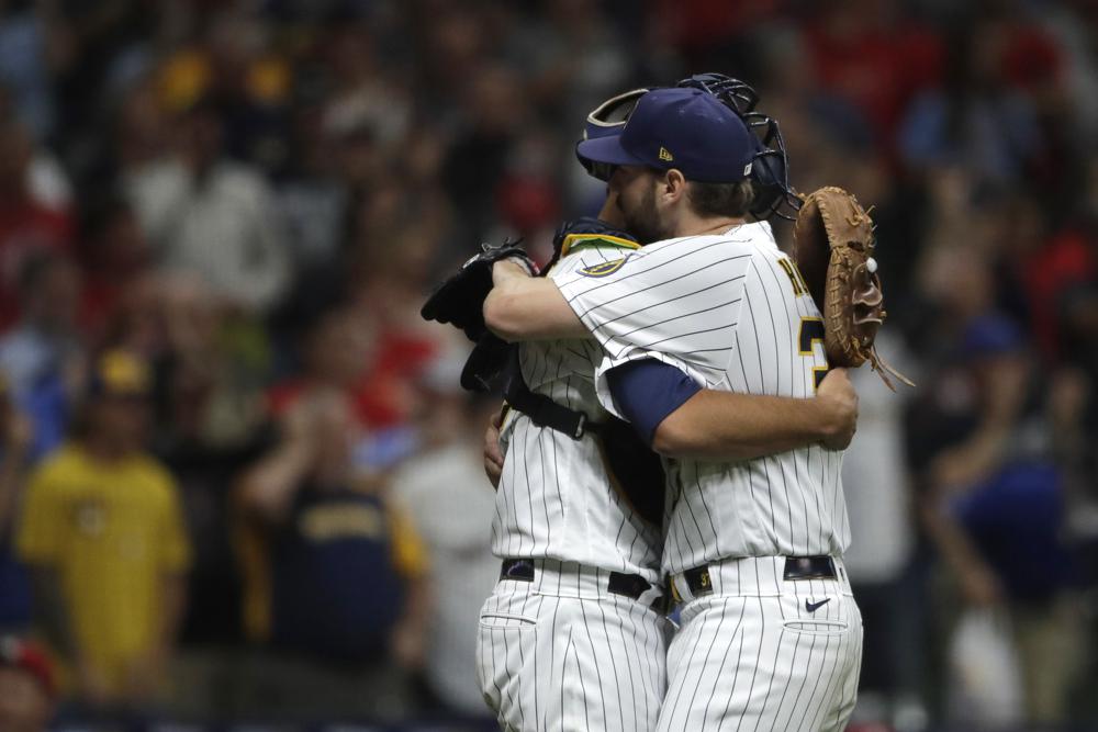 Houser pitches Brews’ 1st CG shutout since 2014, beats Cards