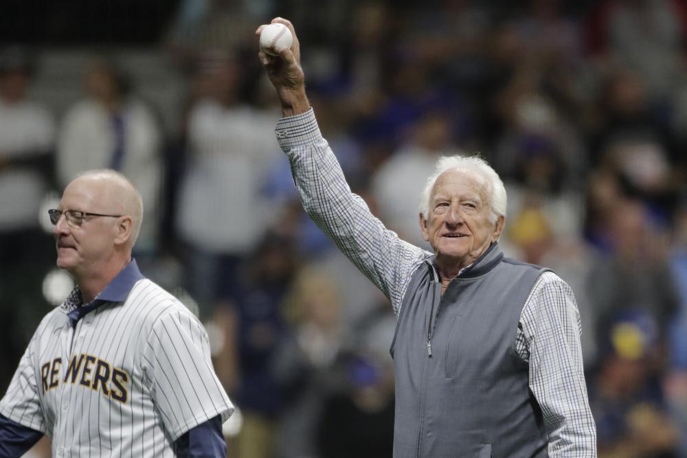 Brewers announcer Bob Uecker honored for 50 years behind mic