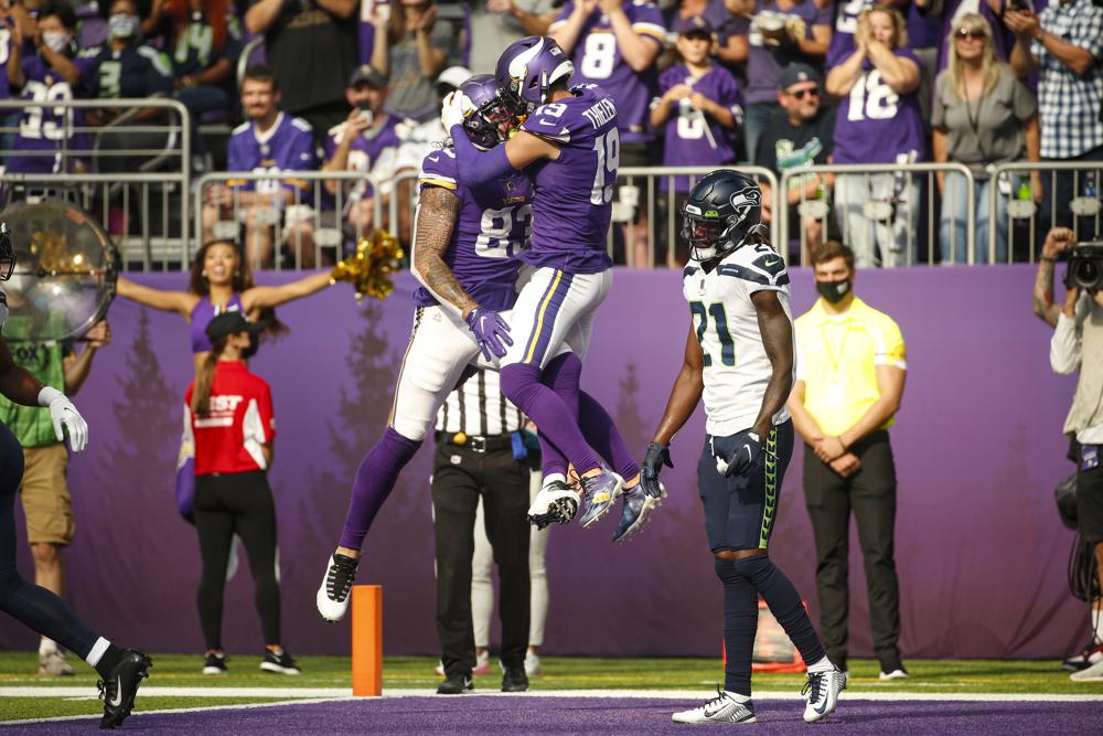 Cousins thriving while Vikings find balance on offense