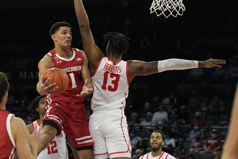 Career game for La Crosse’s Johnny Davis, who dropped 30 for Badgers over No. 12 Houston