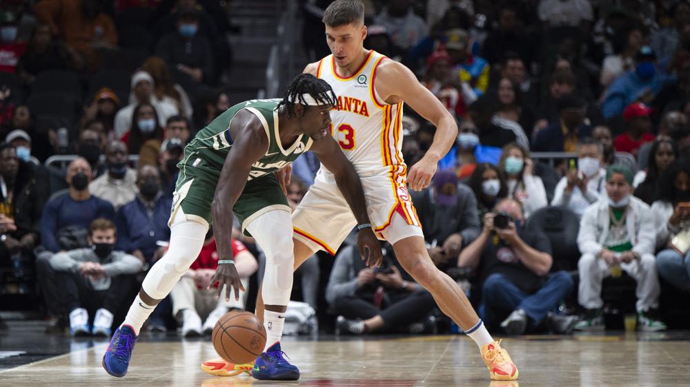 Young scores 42 points, Hawks beat Bucks to snap 6-game skid