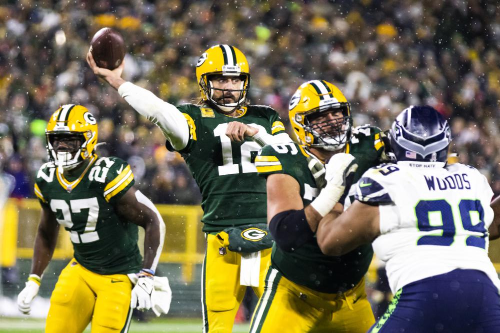 Rodgers using tough-love approach with slumping Packers