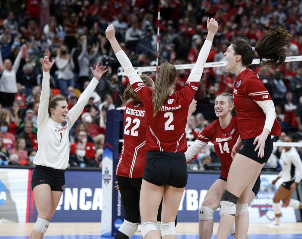 Badgers headed to NCAA championship, after upset of No. 1, undefeated Louisville