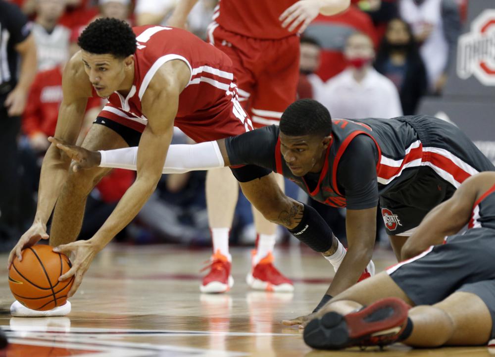 Davis scores 24 but Badgers can’t hang with Ohio State