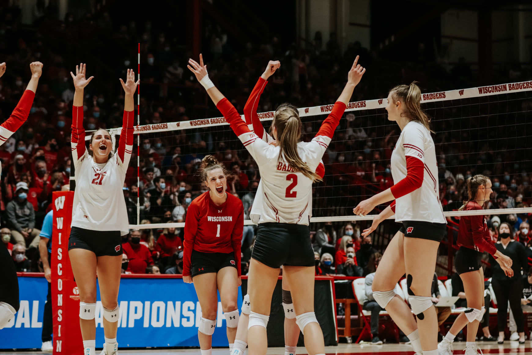 Wisconsin volleyball takes on No. 1, undefeated Louisville in Final Four opener