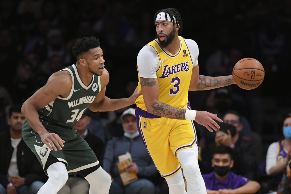 Giannis drops 44, outduels LeBron, AD in Bucks win over Lakers