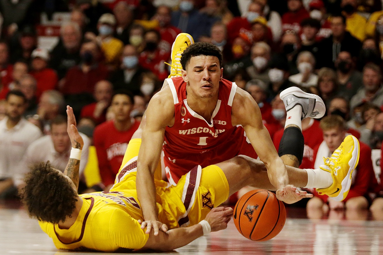 One Davis fouls out, the other helps seal a Badgers win over Minnesota