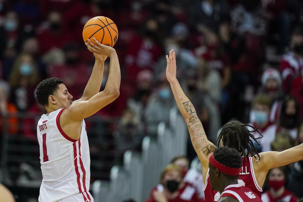 La Crosse’s Davis, Badgers look to rebound Tuesday vs. Indiana, after home Rutgers loss