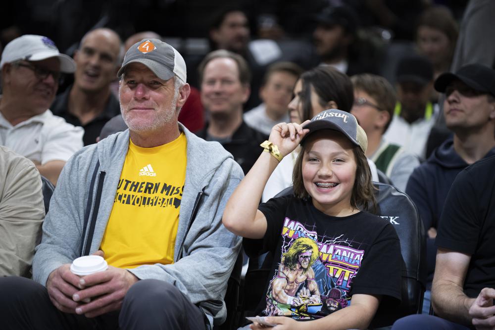 Brett Favre and grandson in crowd as Antetokounmpo scores 36 points and Bucks hold off Kings