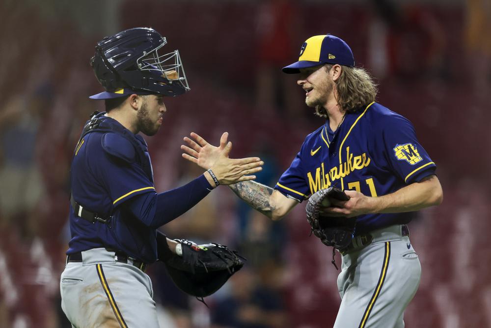 Hader gets 500th K, Brewers stop Reds’ 2-game win streak