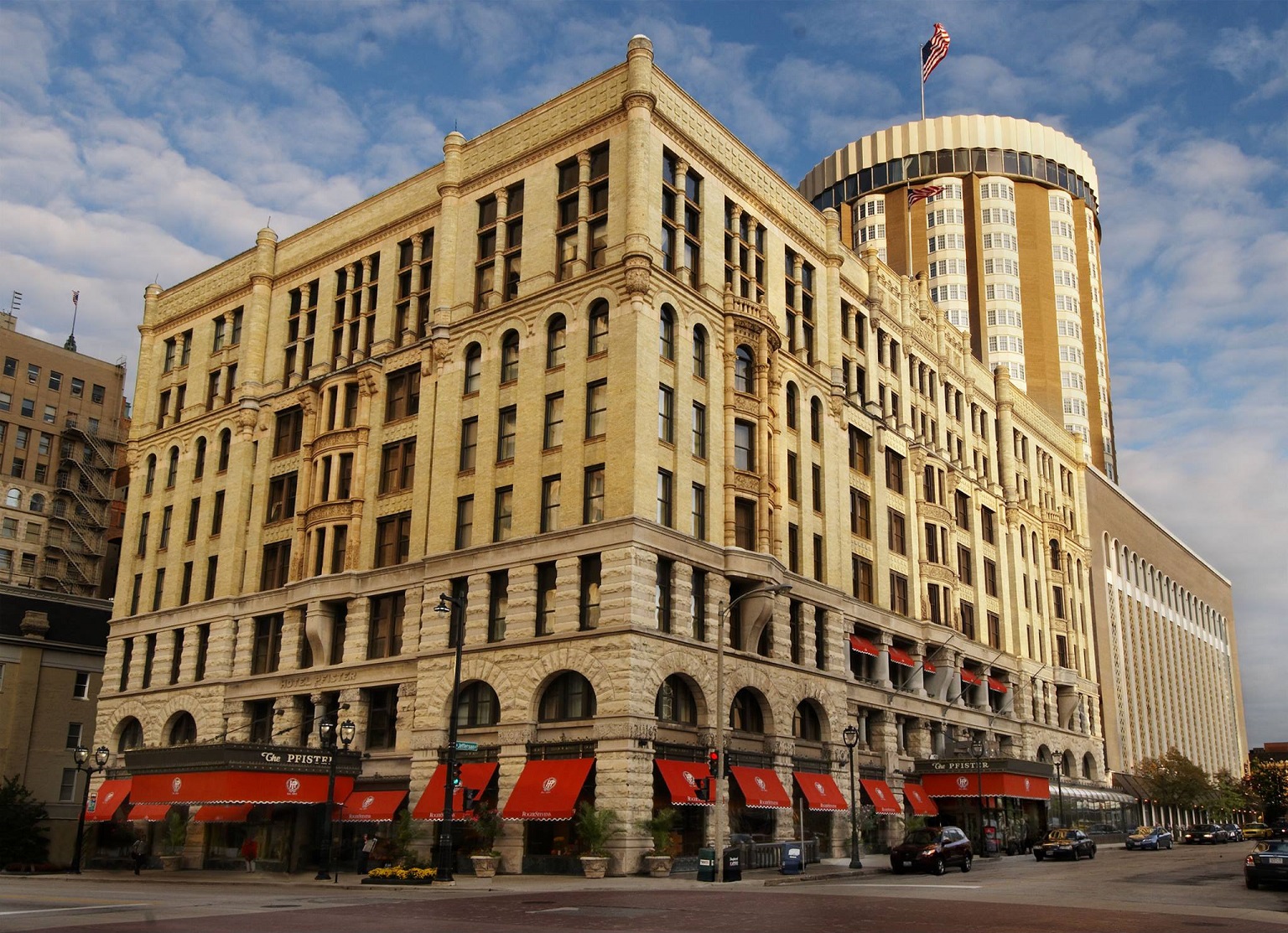 Braves lose power at supposedly haunted Milwaukee hotel