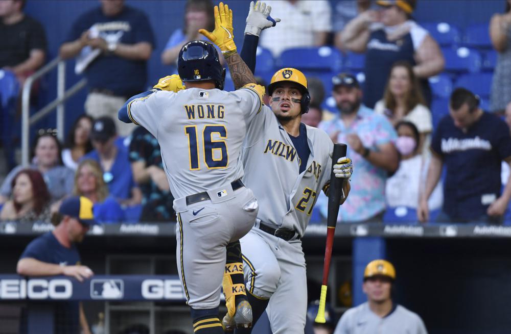 Peterson’s bases-loaded walk lifts Brewers over Marlins 2-1