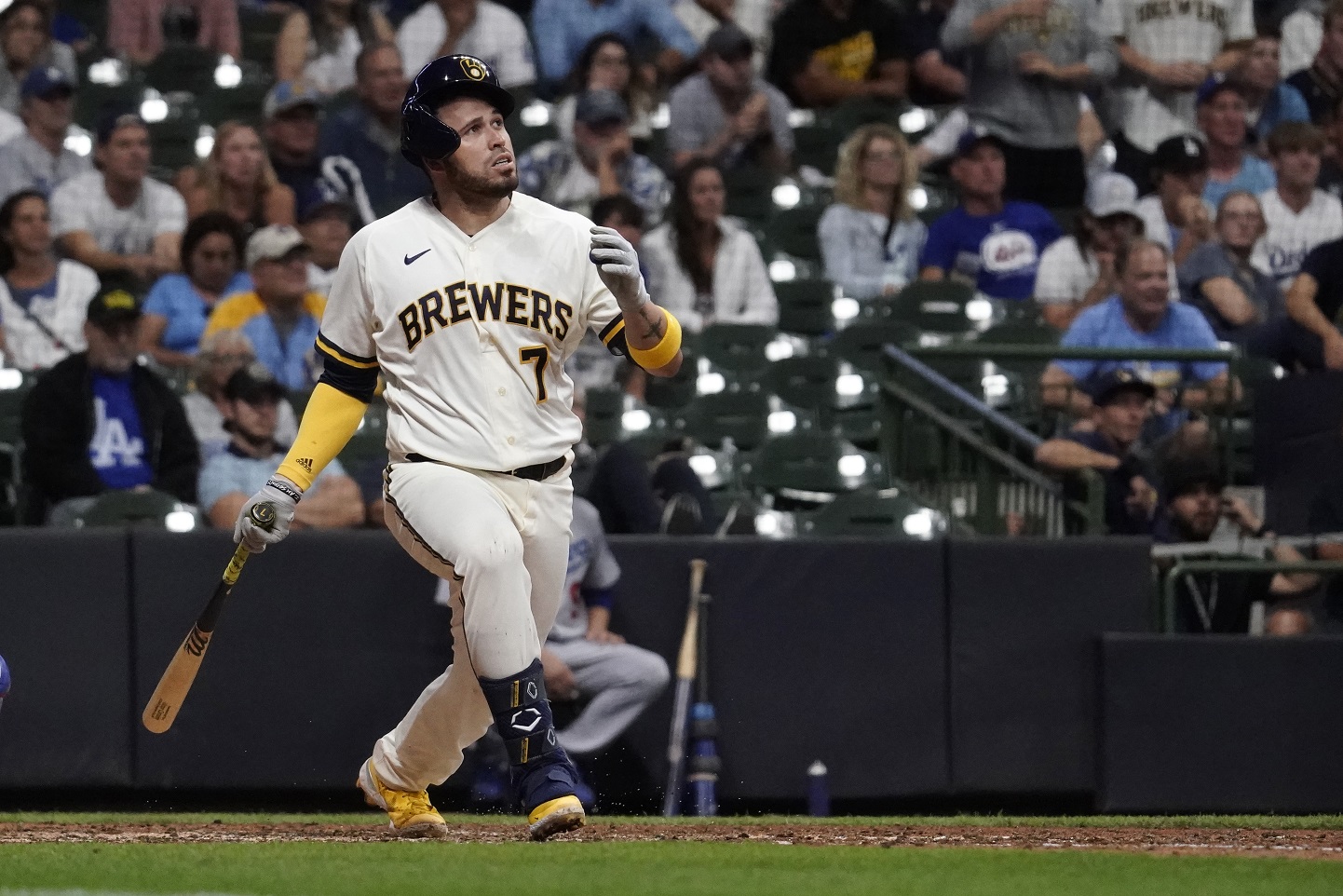 WATCH: Down 4-3 in bottom of 11th, Brewers Caratini the hero in win over MLB-best Dodgers