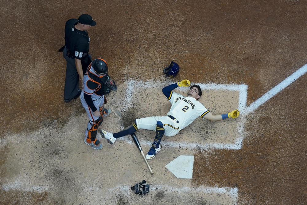 Brewers complete DH sweep of Giants; Peralta exits early