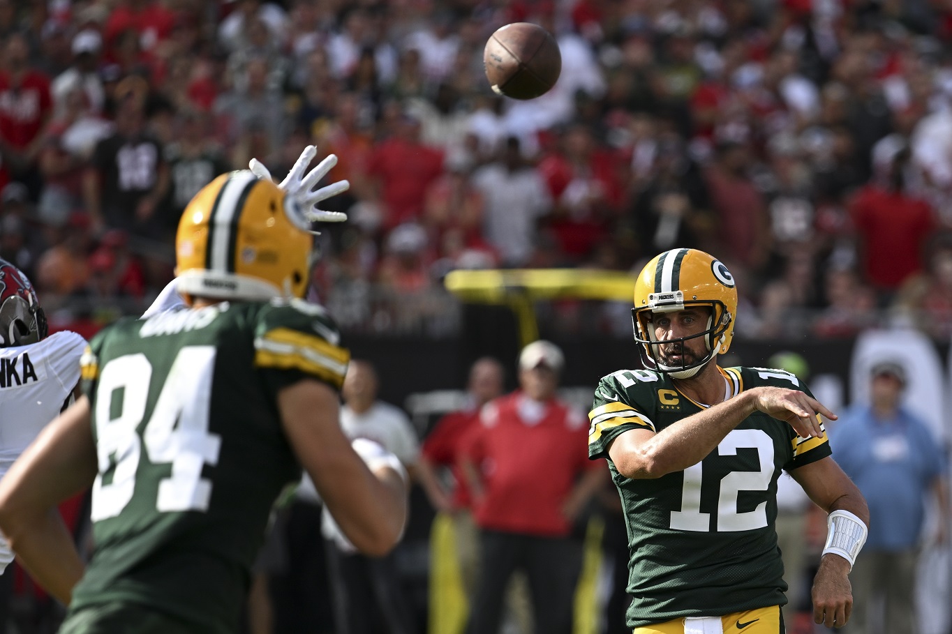 Rodgers throws for 2 TDs, Packers hold off Brady, Bucs 14-12