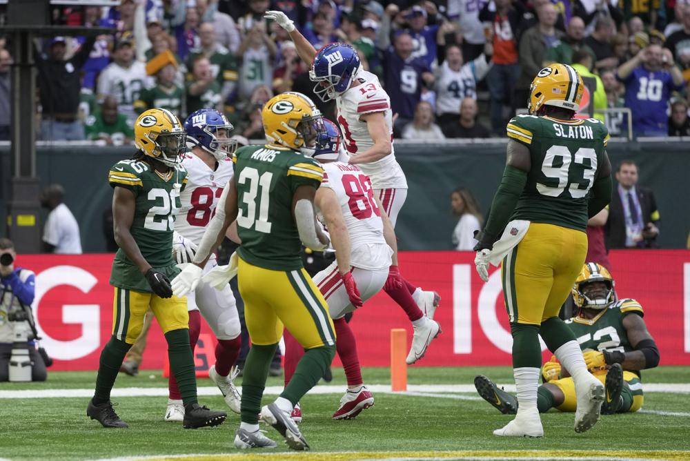 Giants spoil Packers international debut with 27-22 win