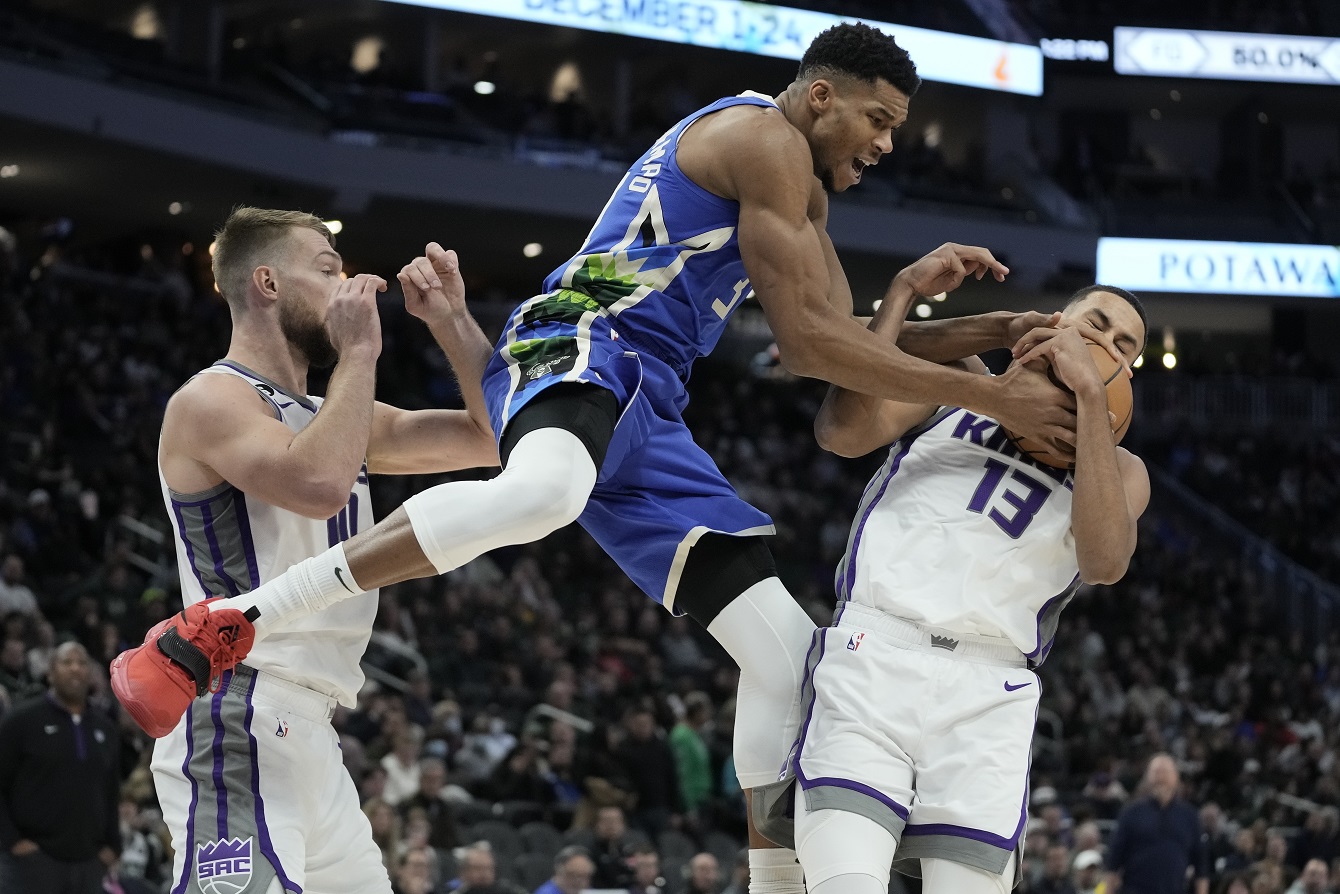 Antetokounmpo sets career mark with over 30 points again, as Bucks beat Kings