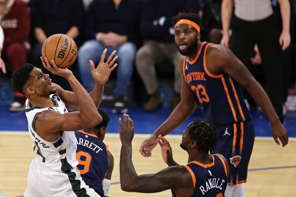 Allen, Bucks hang on after Giannis fouls out to edge Knicks
