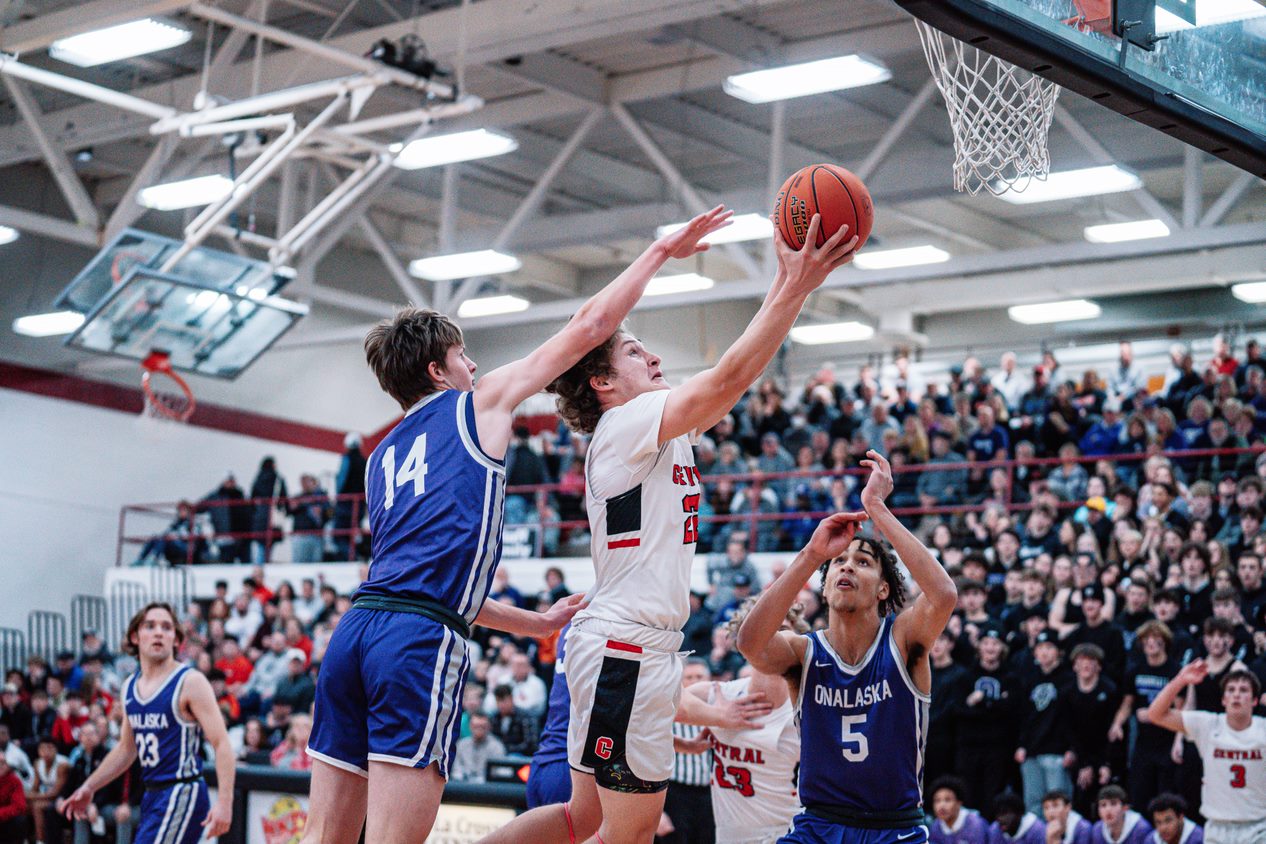 WATCH: Central, Onalaska battle for regional championship