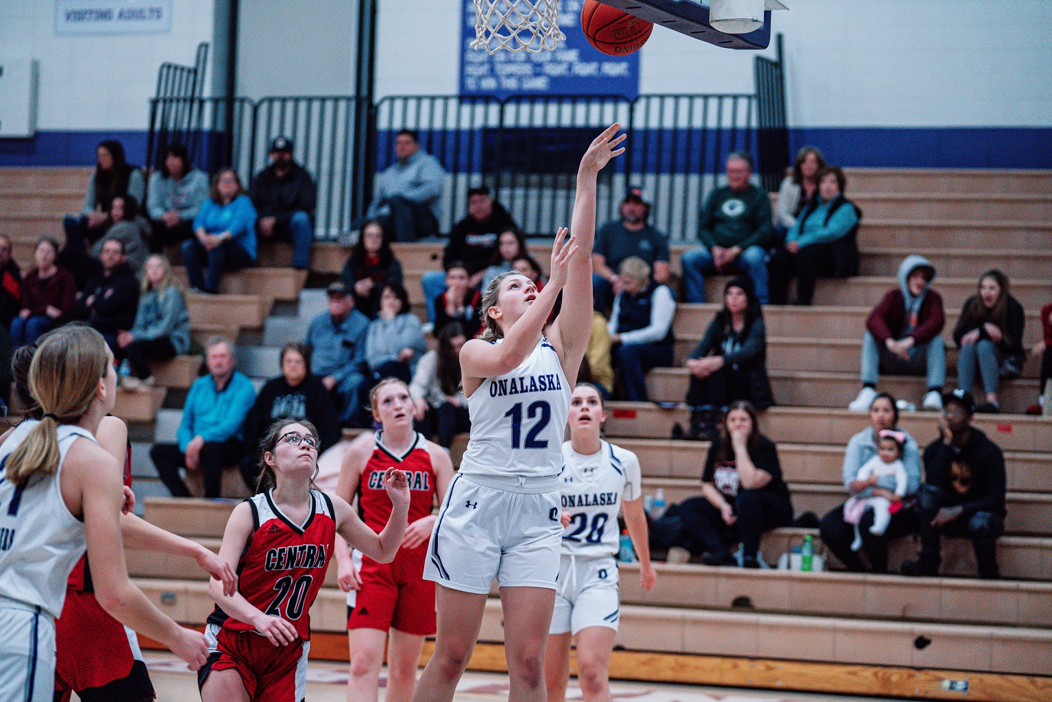 Skemp scores 15 to lead Onalaska over Central