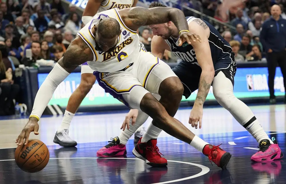 LaMelo Ball breaks ankle, LeBron James injures foot, could be out weeks