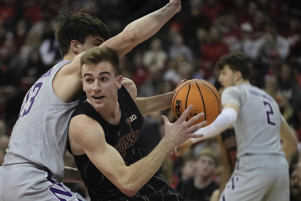 La Crosse’s Davis scoreless, Badgers swept by Northwestern for 1st time in 27 years