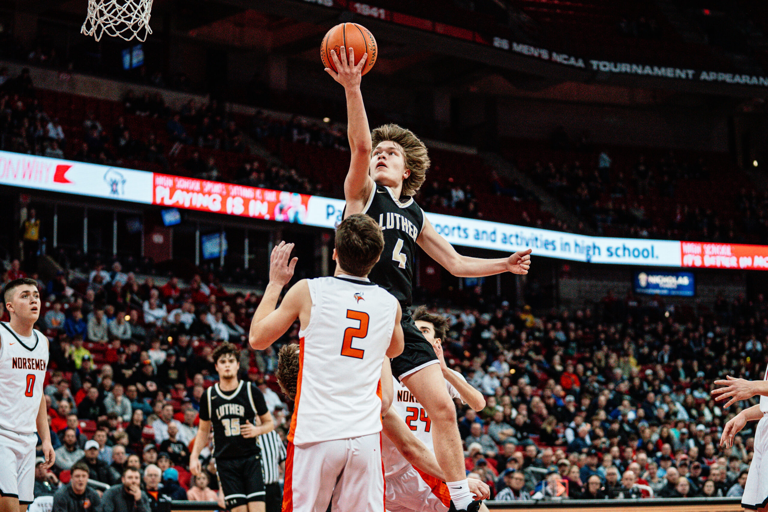 Schwichtenberg scores 19, as Luther defeats Whitehall in semifinal