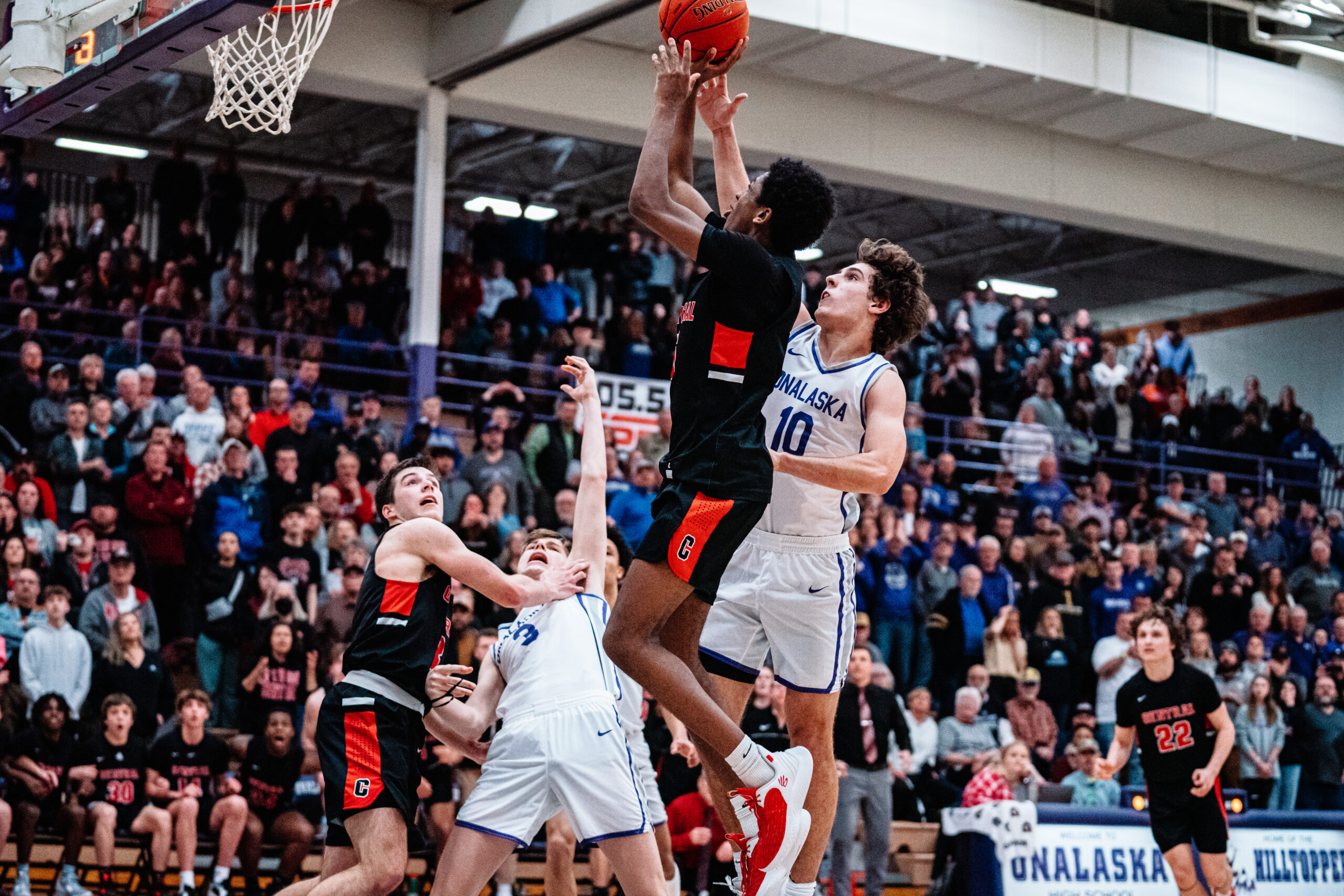 William’s last-second shot leads Central to regional win over Onalaska