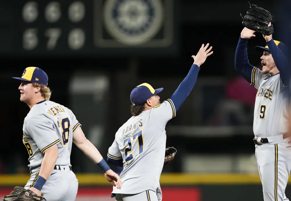 Adames, Yelich lead Brewers past Mariners 6-5 in 11 innings