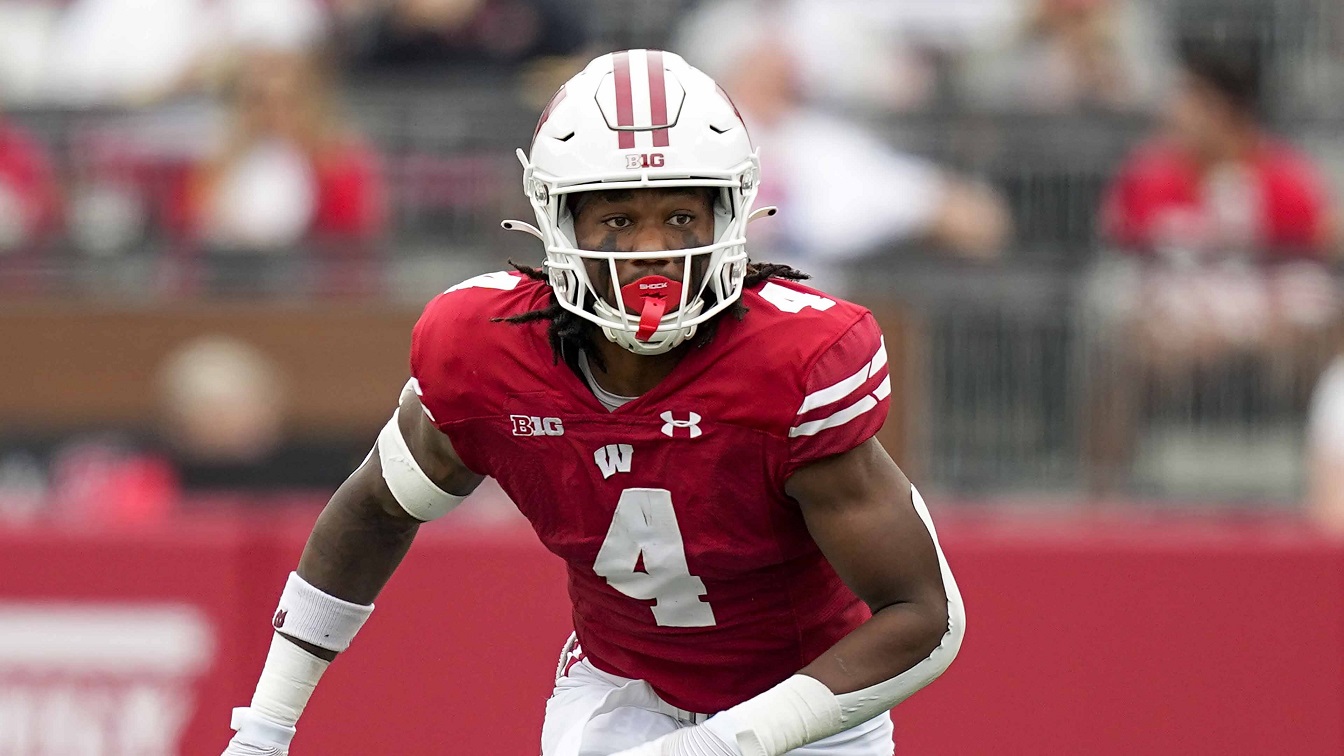 Wisconsin receiver Allen arrested on concealed weapon charge