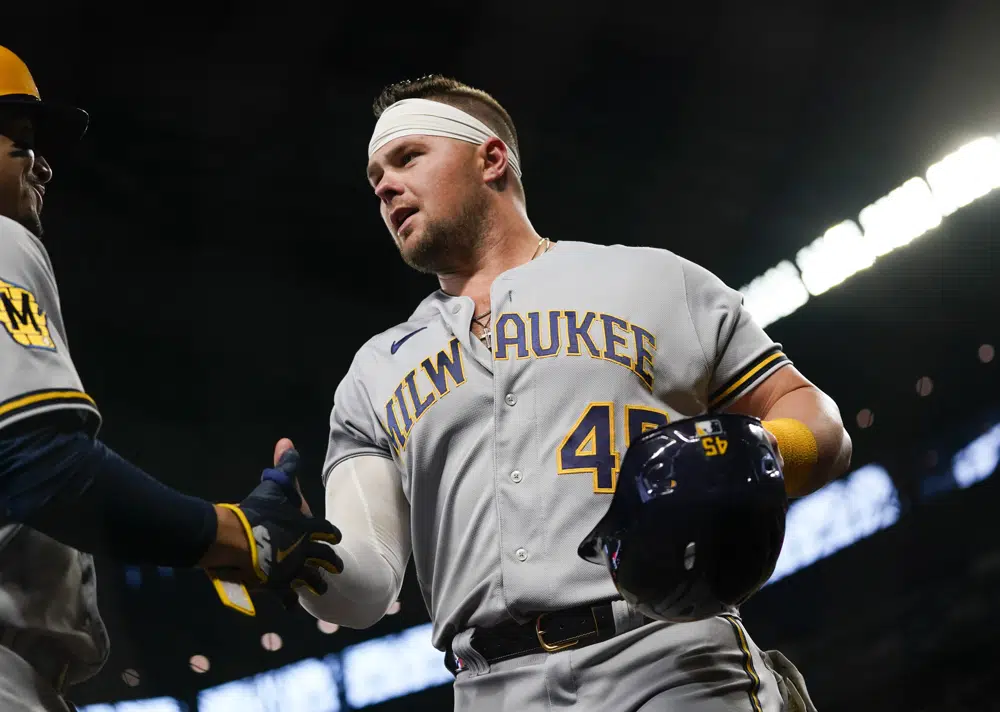 Luke Voit, former home run champ, signs minor league deal with Mets, after Brewers release
