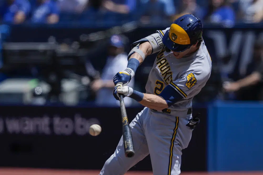Brewers strike out 11 times, fall to Blue Jays 2 of 3 times in series