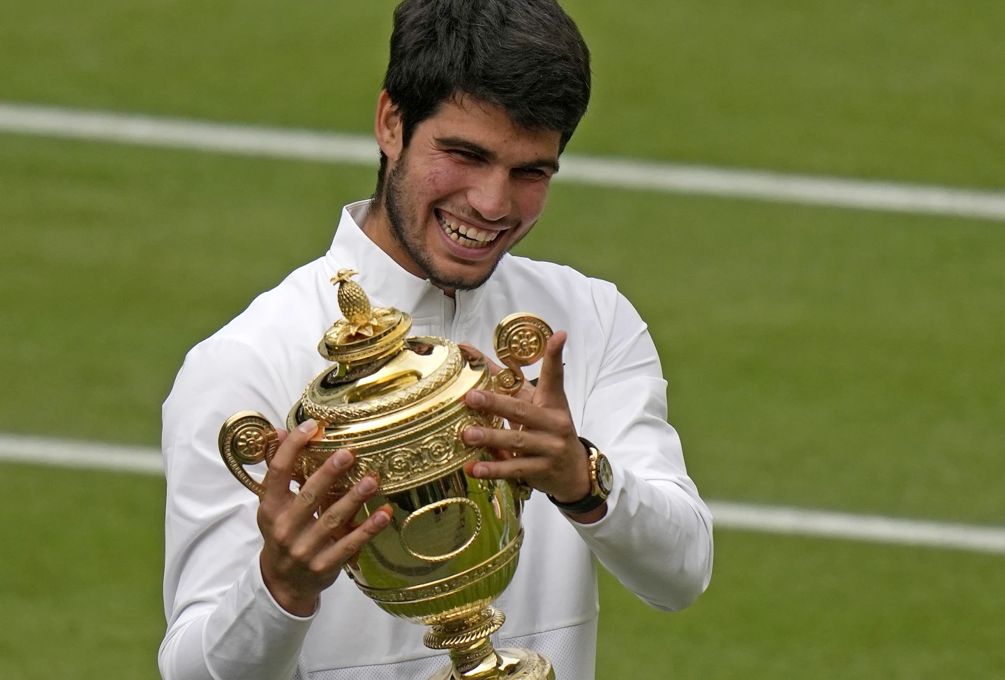 Carlos Alcaraz beats Novak Djokovic in 5 sets to win Wimbledon for a second Grand Slam trophy