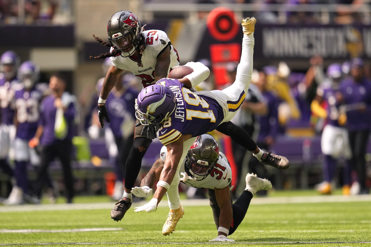 Buccaneers edge Vikings, as Baker Mayfield finishes strong