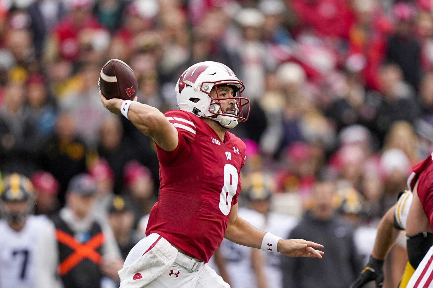 Badgers QB Tanner Mordecai out indefinitely, after breaking throwing hand