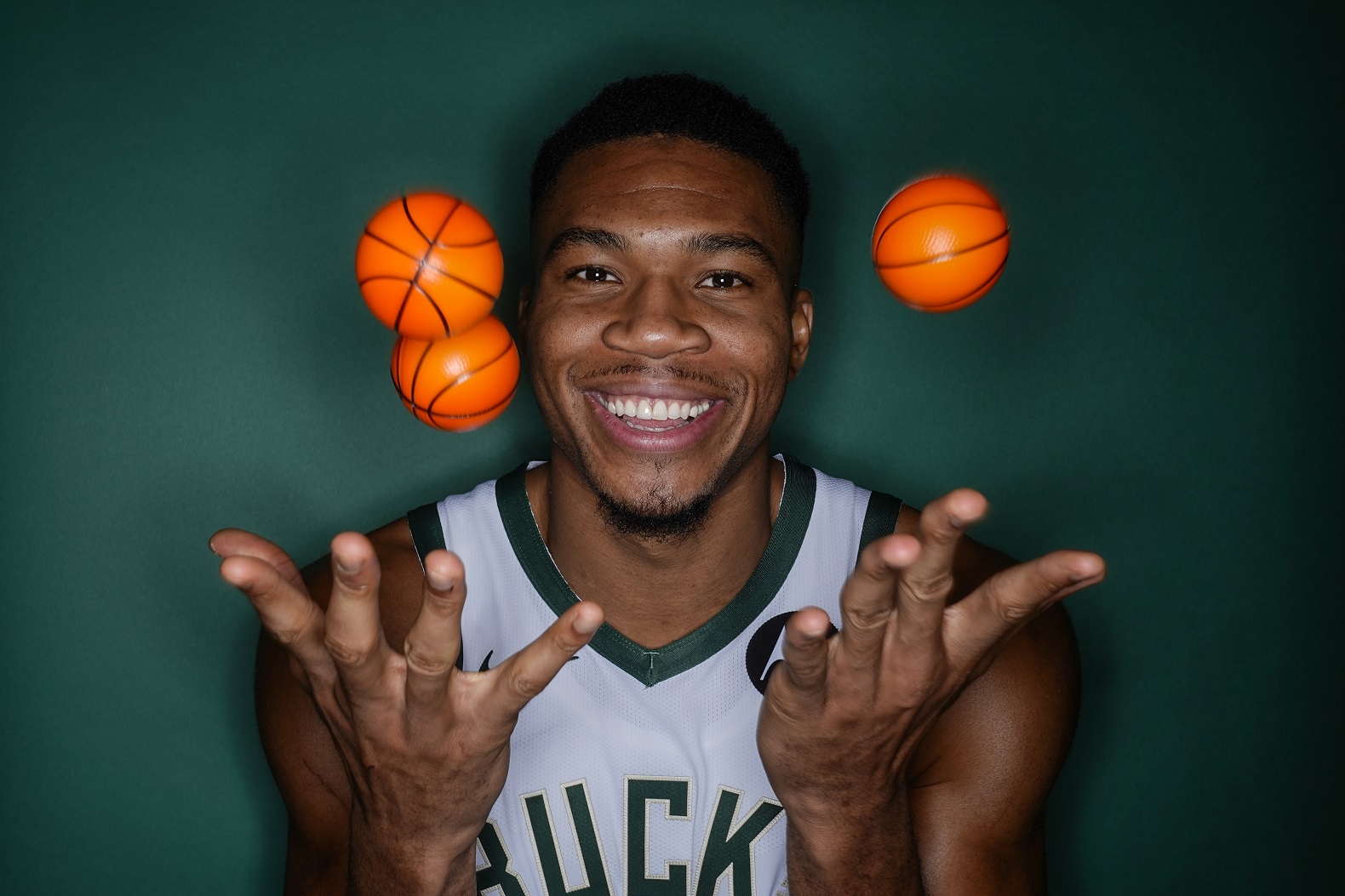 Antetokounmpo scores 37 points, as Bucks beat Magic for 6th straight victory