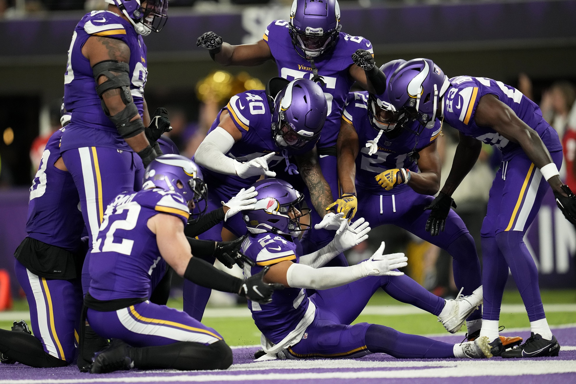 Vikings outlast 49ers with two Cousins-Addison TDs and two late INTs