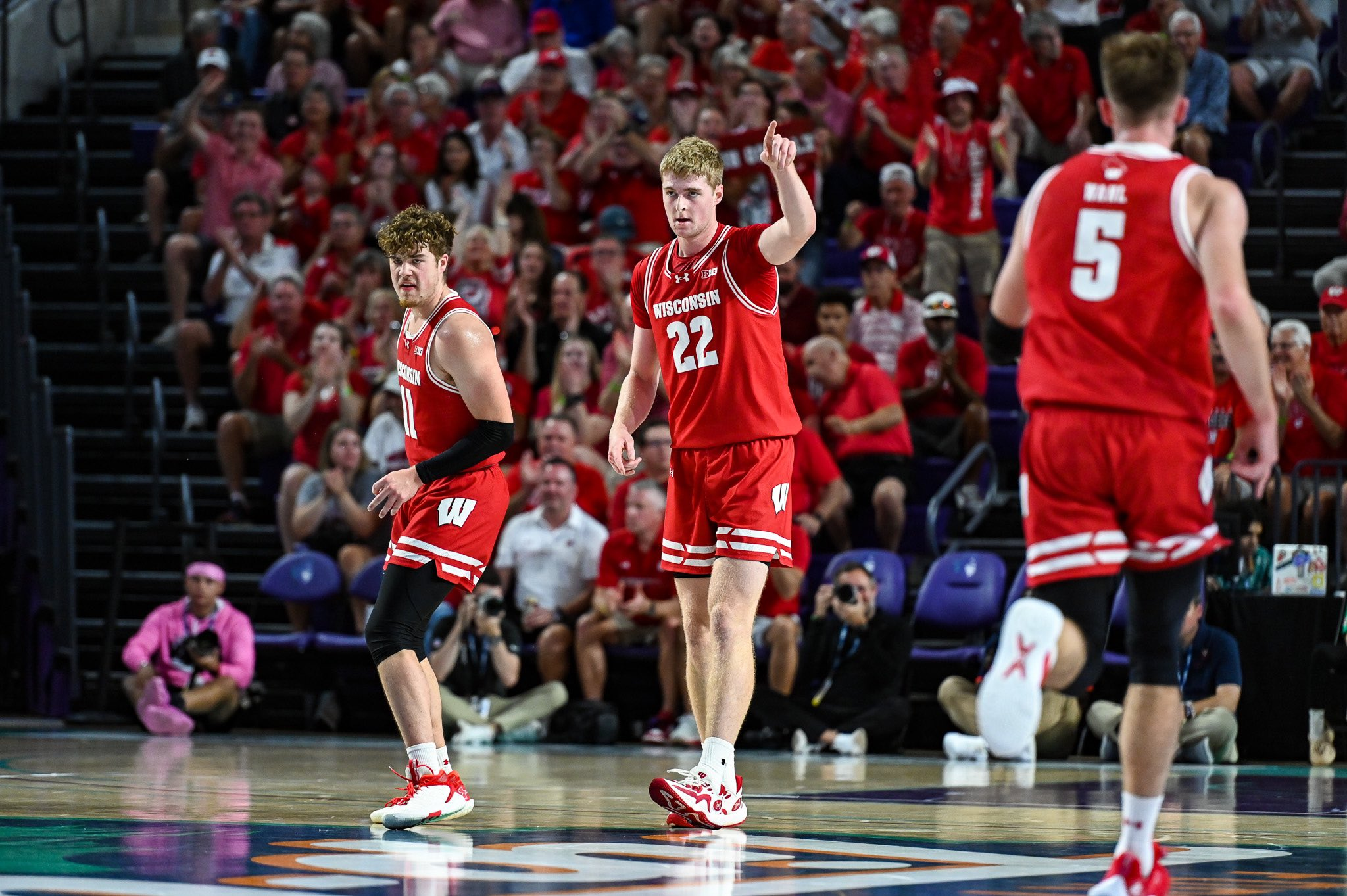 Steven Crowl’s 15 leads Badgers past No. 24 Virginia