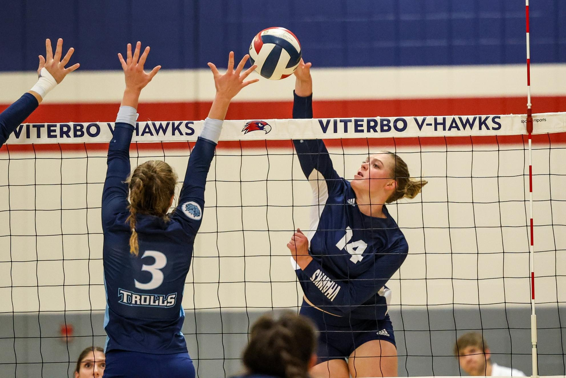 Viterbo women’s volleyball team goes unbeaten in winning third-consecutive conference title