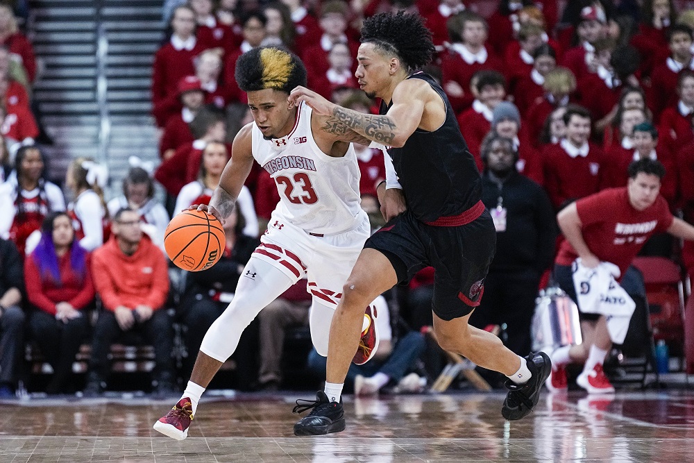 No. 23 Wisconsin bounces back from 25-point loss to top-ranked Arizona